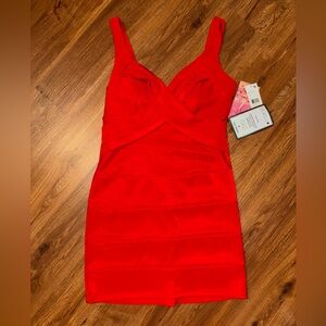 ❤️ Brand new with tags, beautiful red body con dress